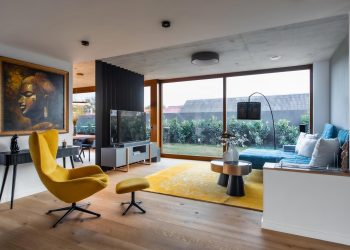 Kortárs stílus a természetes anyagok bájával - modern családi ház Biatorbágyon