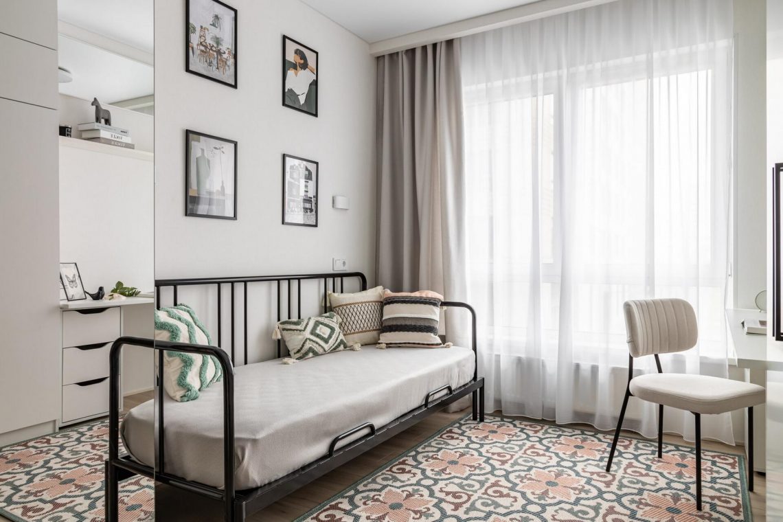 Egyetemista lány első otthonnak berendezett pici, de kényelmes és barátságos lakása, 16m2