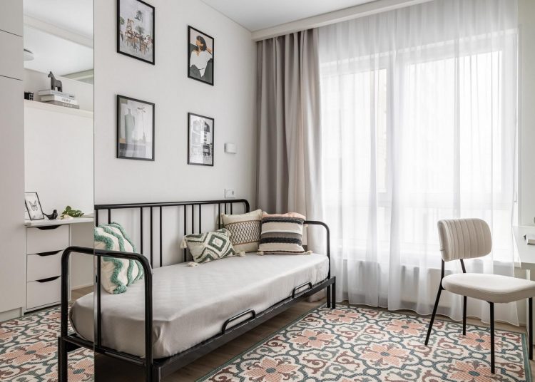 Egyetemista lány első otthonnak berendezett pici, de kényelmes és barátságos lakása, 16m2