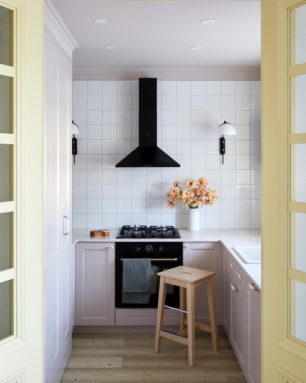 Előnytelen elosztás és északi fekvés ellenére bájos lett anya és lánya otthona Előnytelen elosztás és északi fekvés ellenére bájos lett anya és lánya otthona