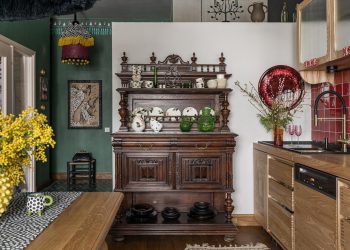 Fantasztikusan egyedi és színes lakásberendezés házaspár otthonában