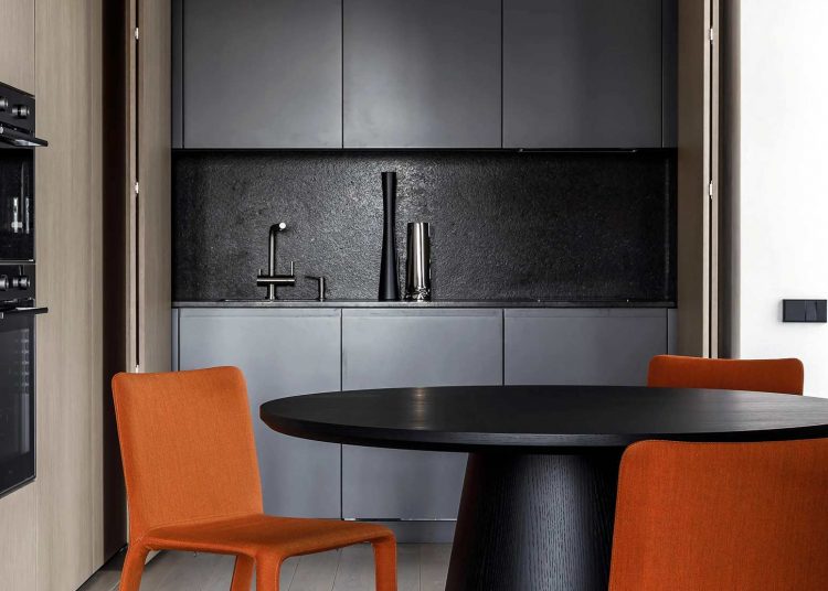 Férfias garzonlakás - íves fal, rejtett konyha, nyitott tér és panoráma