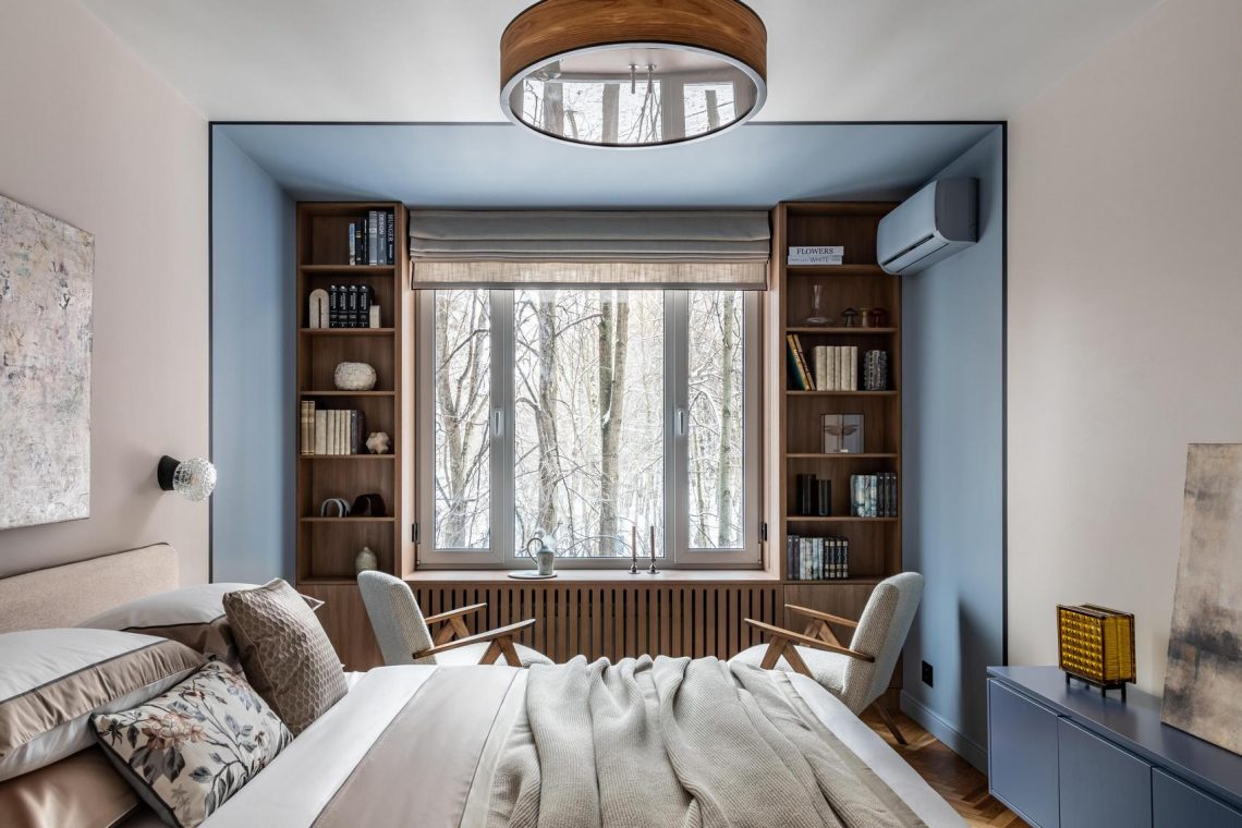 Hogyan lett kellemes színekkel egyedi az egyszobás lakás berendezése