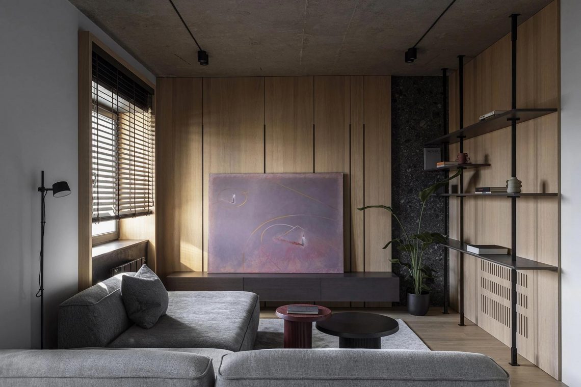 Informatikus férfi markáns elemekkel, mégis otthonosan berendezett lakása