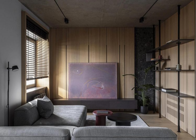 Informatikus férfi markáns elemekkel, mégis otthonosan berendezett lakása