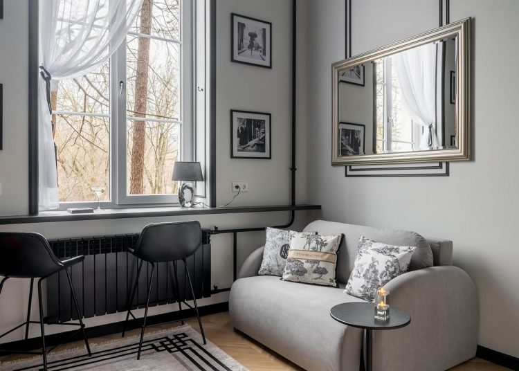 Kis földszinti lakás stílusos fekete-fehér berendezéssel