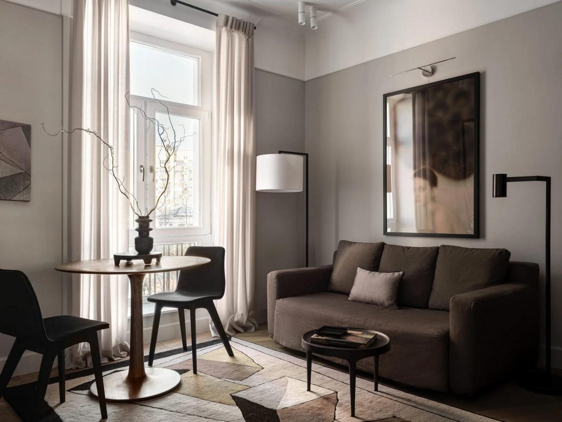 Sötét és világos elemek kontrasztja, elegáns, hangulatos berendezés 40m2