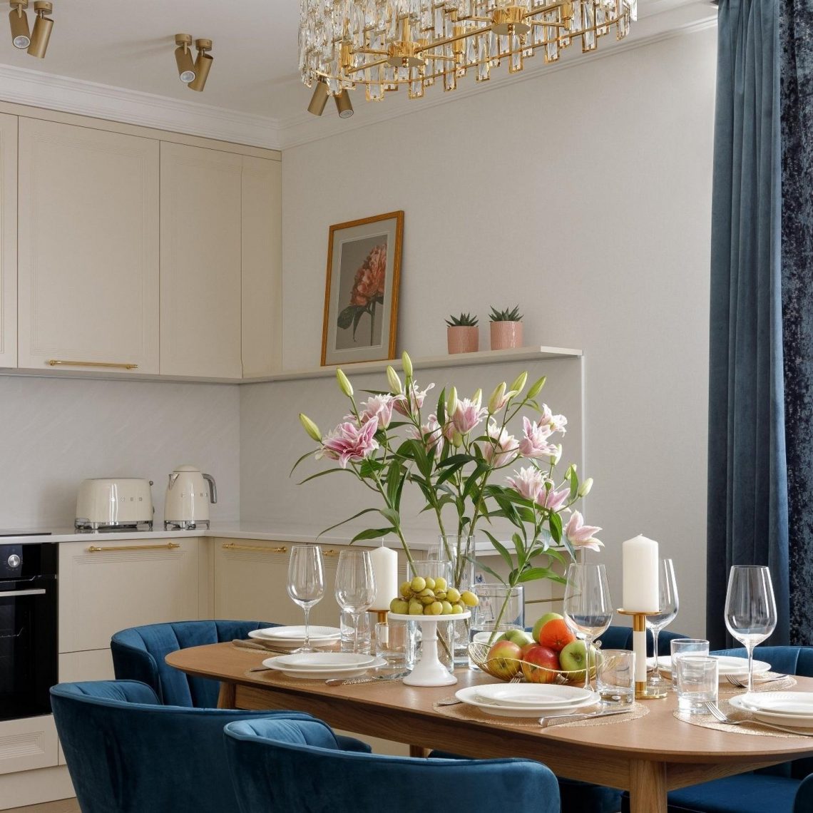 Tágas családi otthon átgondolt tárolómegoldásokkal minden szobában