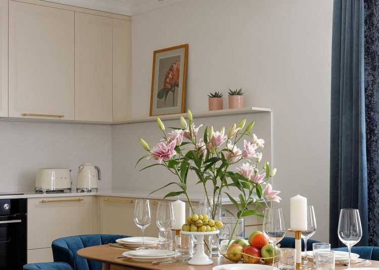 Tágas családi otthon átgondolt tárolómegoldásokkal minden szobában