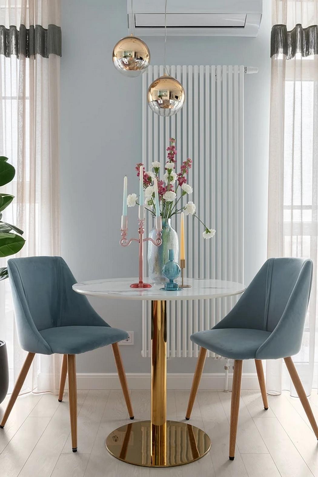 Álomotthon lágy színekkel és átgondolt részletekkel, fiatal nő és három cica 42m2-en