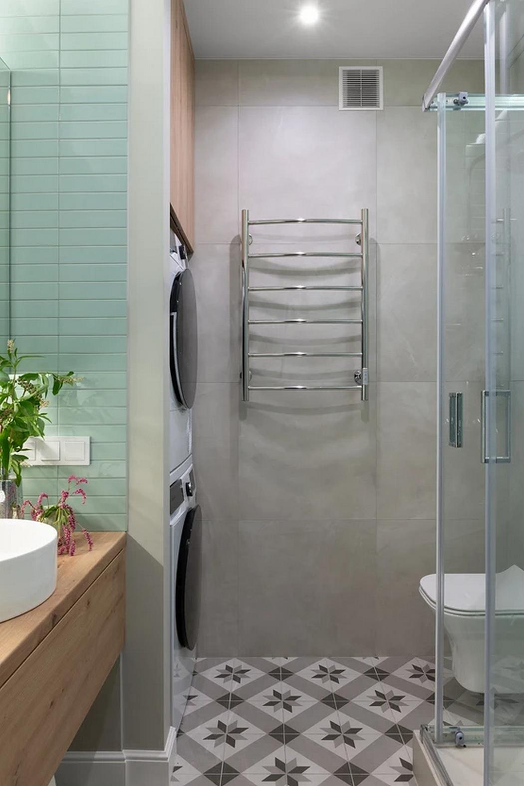 Álomotthon lágy színekkel és átgondolt részletekkel, fiatal nő és három cica 42m2-en