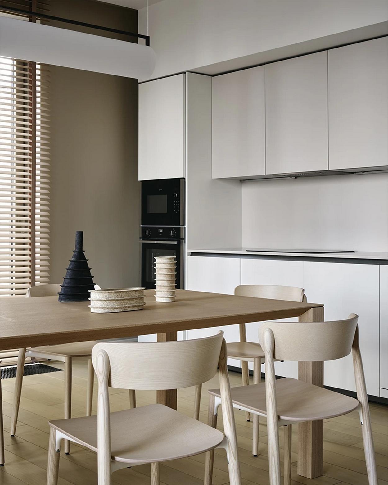 Fa reluxa, Japandi stílus: praktikum és kényelem ötfős család otthonában Fa reluxa, Japandi stílus: praktikum és kényelem ötfős család otthonában