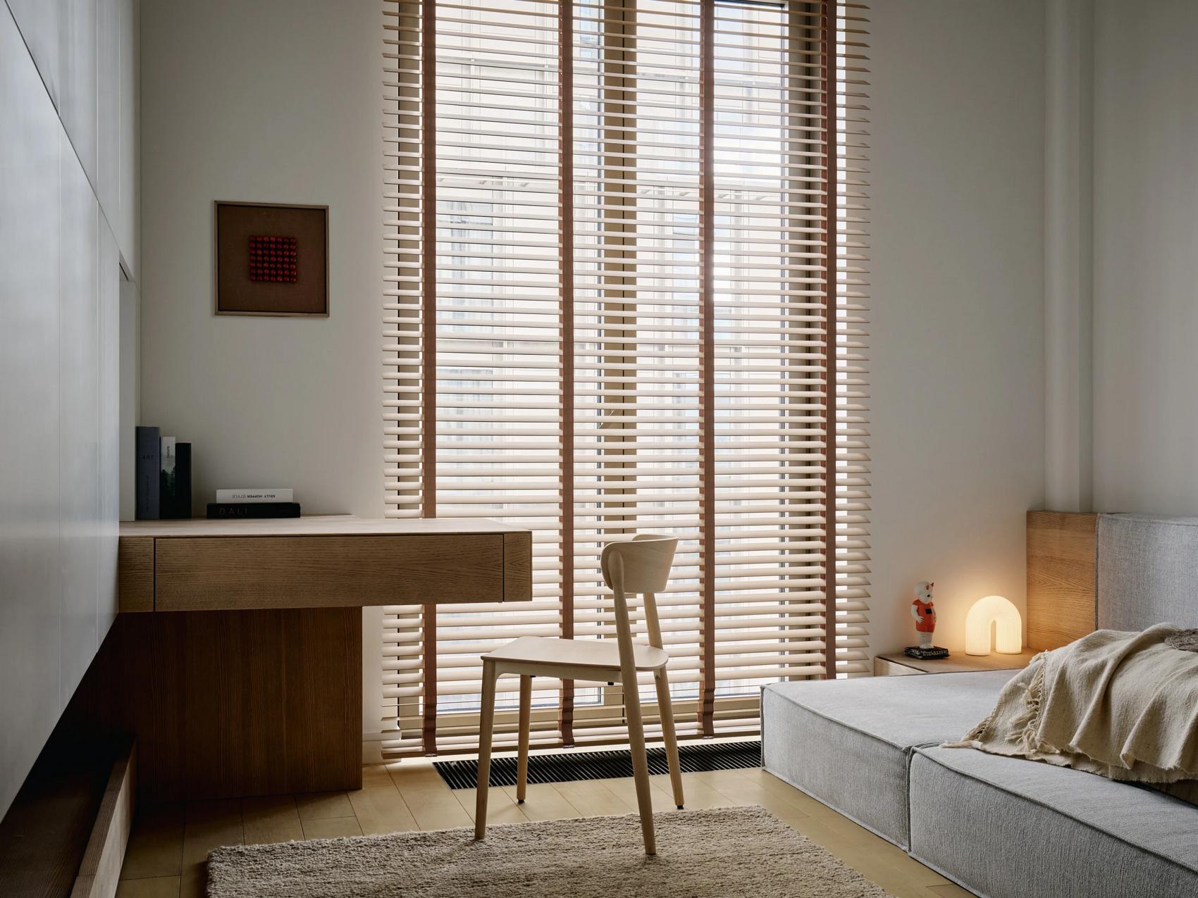 Fa reluxa, Japandi stílus: praktikum és kényelem ötfős család otthonában Fa reluxa, Japandi stílus: praktikum és kényelem ötfős család otthonában