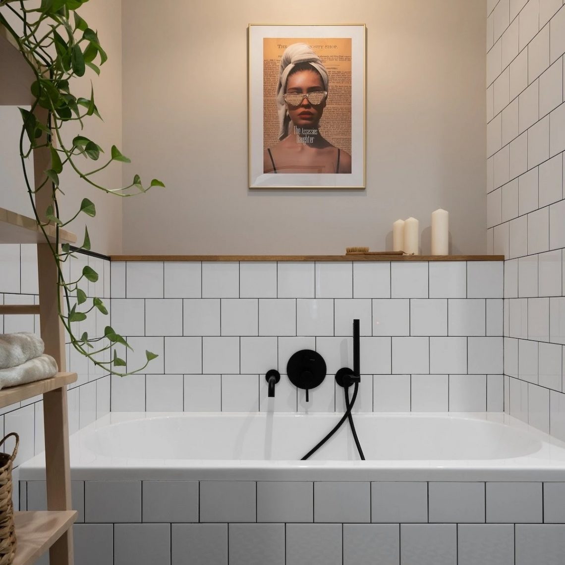 Fürdőszoba kialakítása: egyszerű burkolatok, festés, kád és zuhanyzó 5,2m2-en