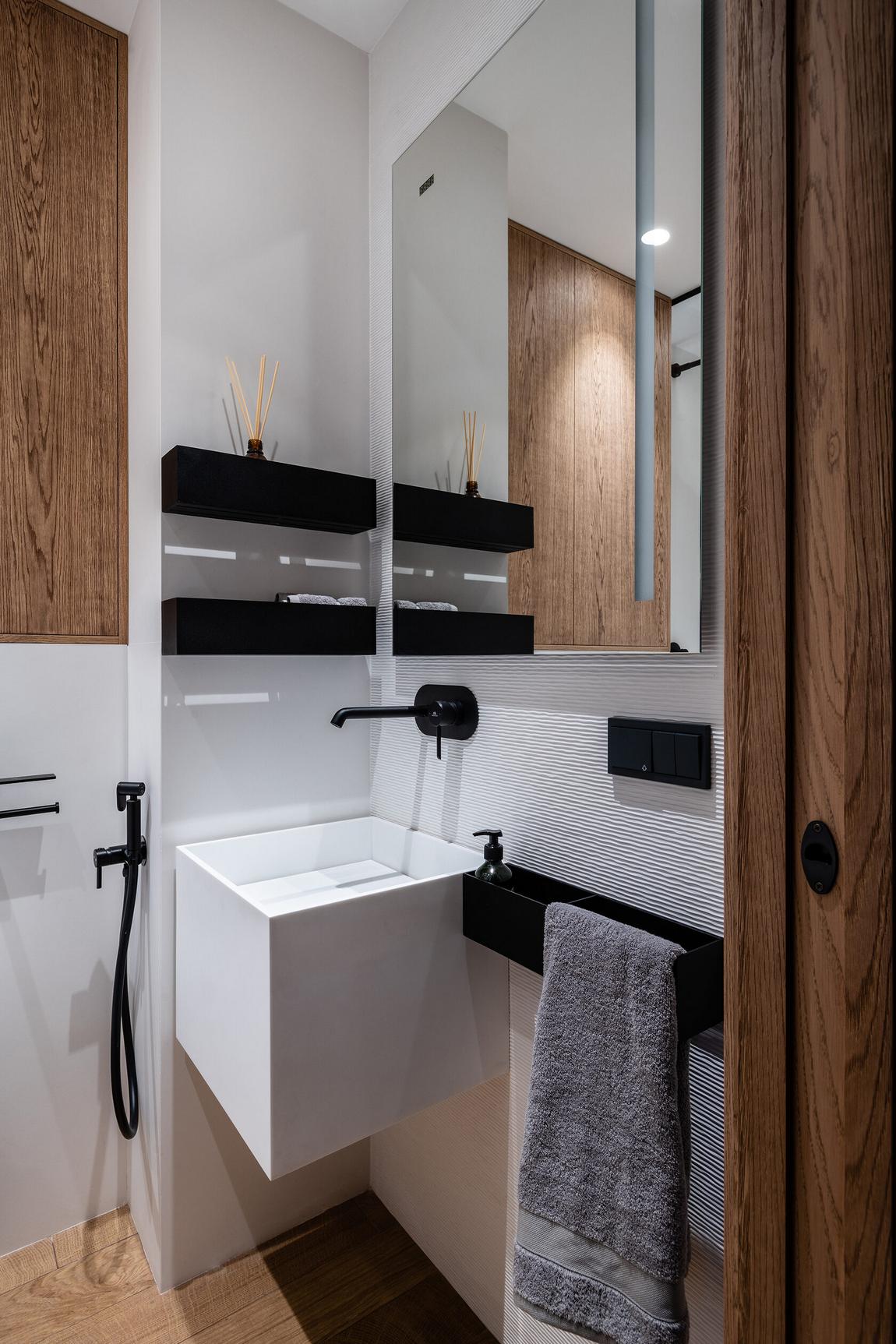 Kis lakás majdnem mint egy háromszobás otthon okos elosztásával, háromfős család 46m2-en Kis lakás majdnem mint egy háromszobás otthon okos elosztásával, háromfős család 46m2-en