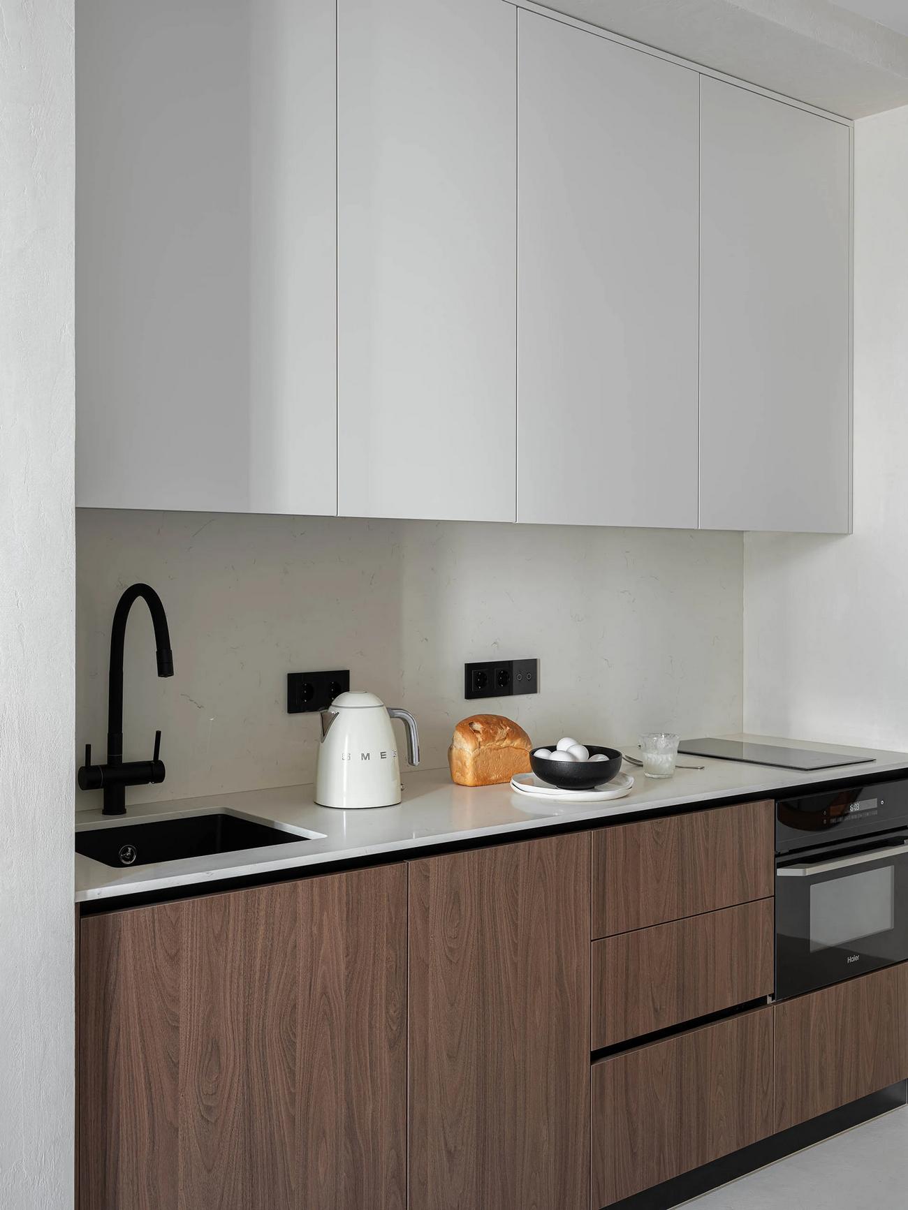 Könnyed, meleg és minimalista enteriőr Könnyed, meleg és minimalista enteriőr