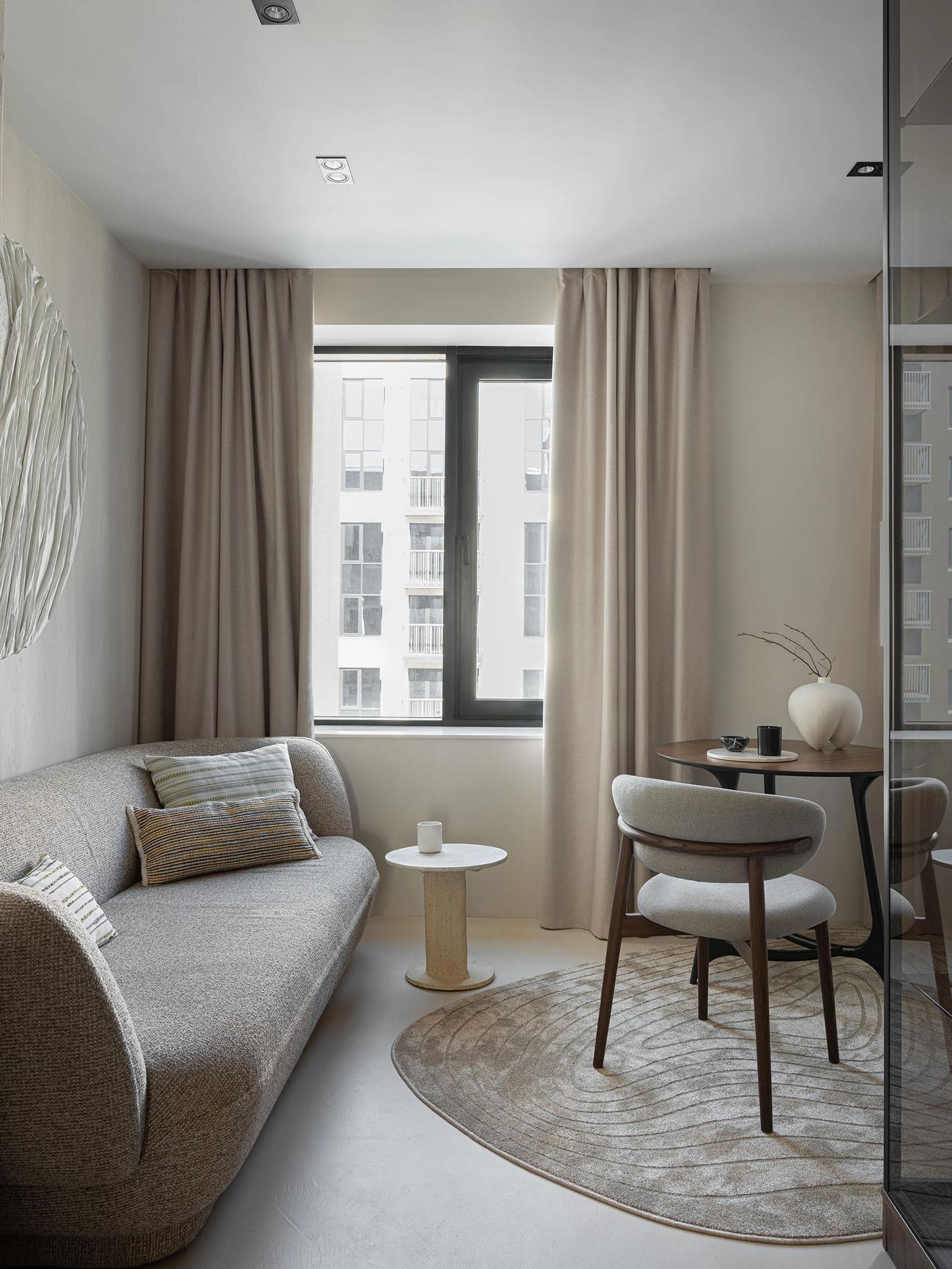 Könnyed, meleg és minimalista enteriőr Könnyed, meleg és minimalista enteriőr