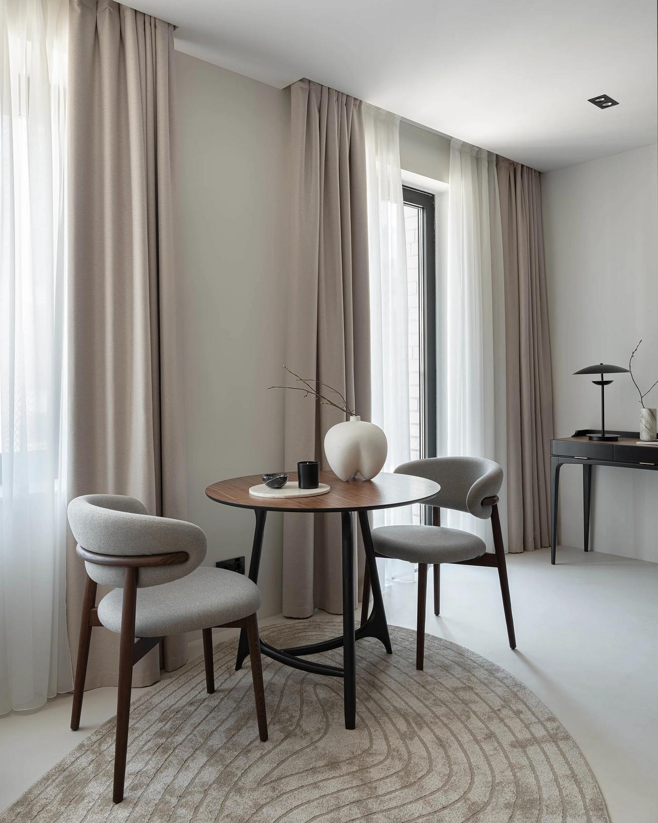 Könnyed, meleg és minimalista enteriőr Könnyed, meleg és minimalista enteriőr