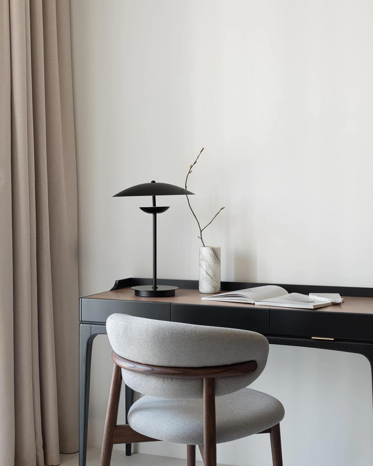 Könnyed, meleg és minimalista enteriőr Könnyed, meleg és minimalista enteriőr