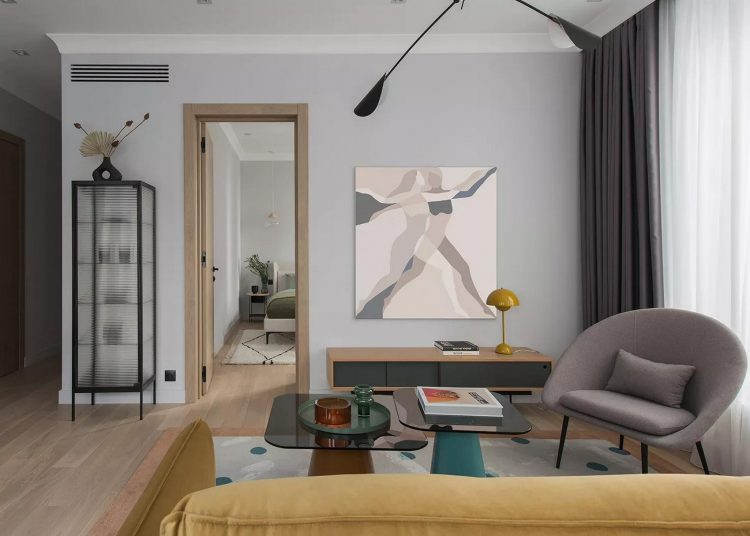 Okkersárga, eukaliptusz zöld, fehérített tölgy árnyalatok semleges szürke háttérrel