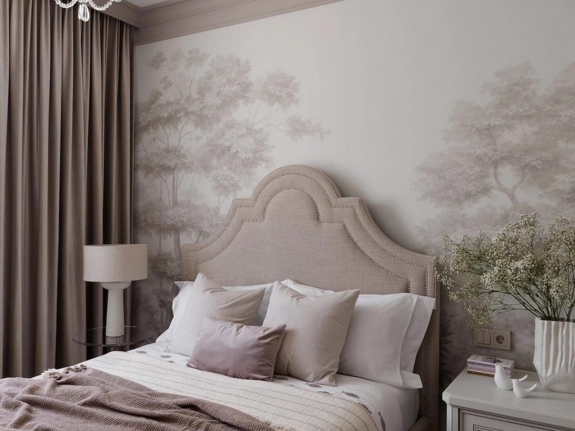 Provanszi stíluselemek idős nő otthonos, nyugodt hangulatú lakásában