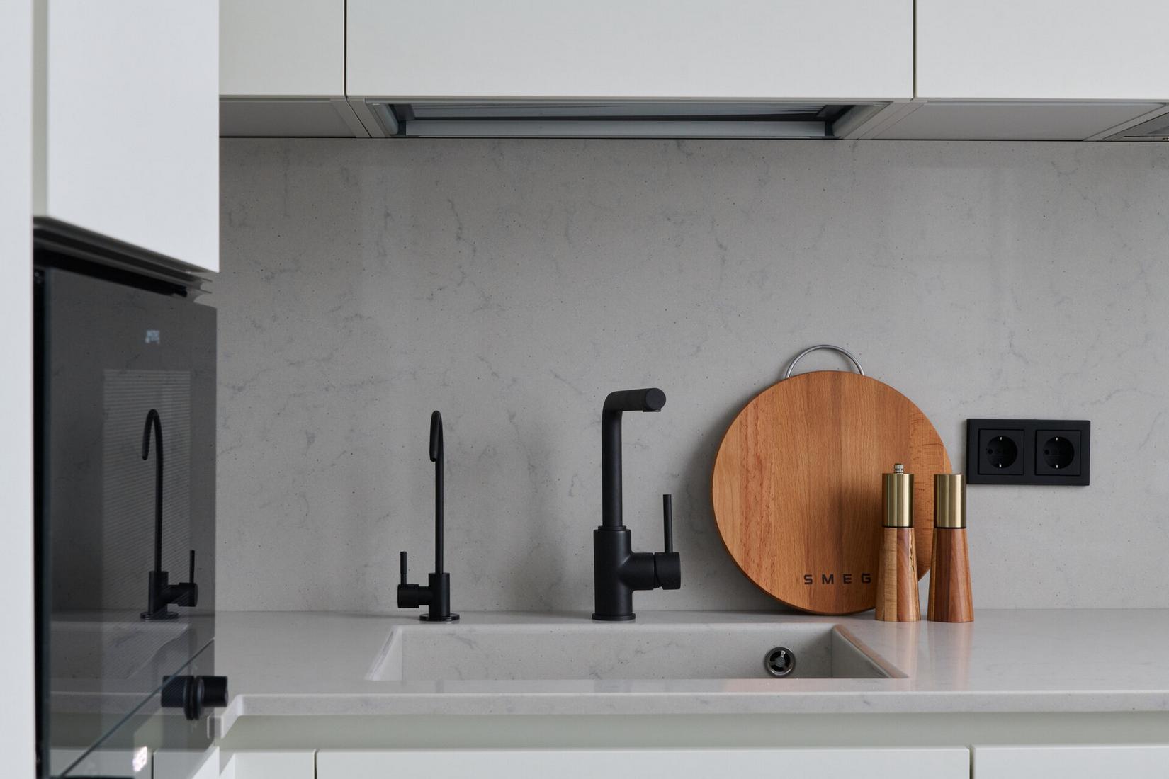 Új építésű lakás berendezése könnyed minimalista stílusban Új építésű lakás berendezése könnyed minimalista stílusban