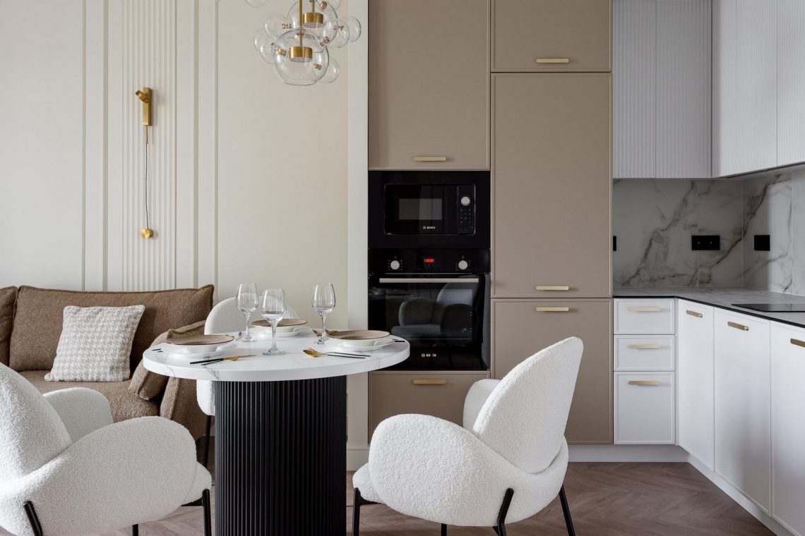 Elegancia fehér és tejeskávé árnyalatokkal kis lakásban