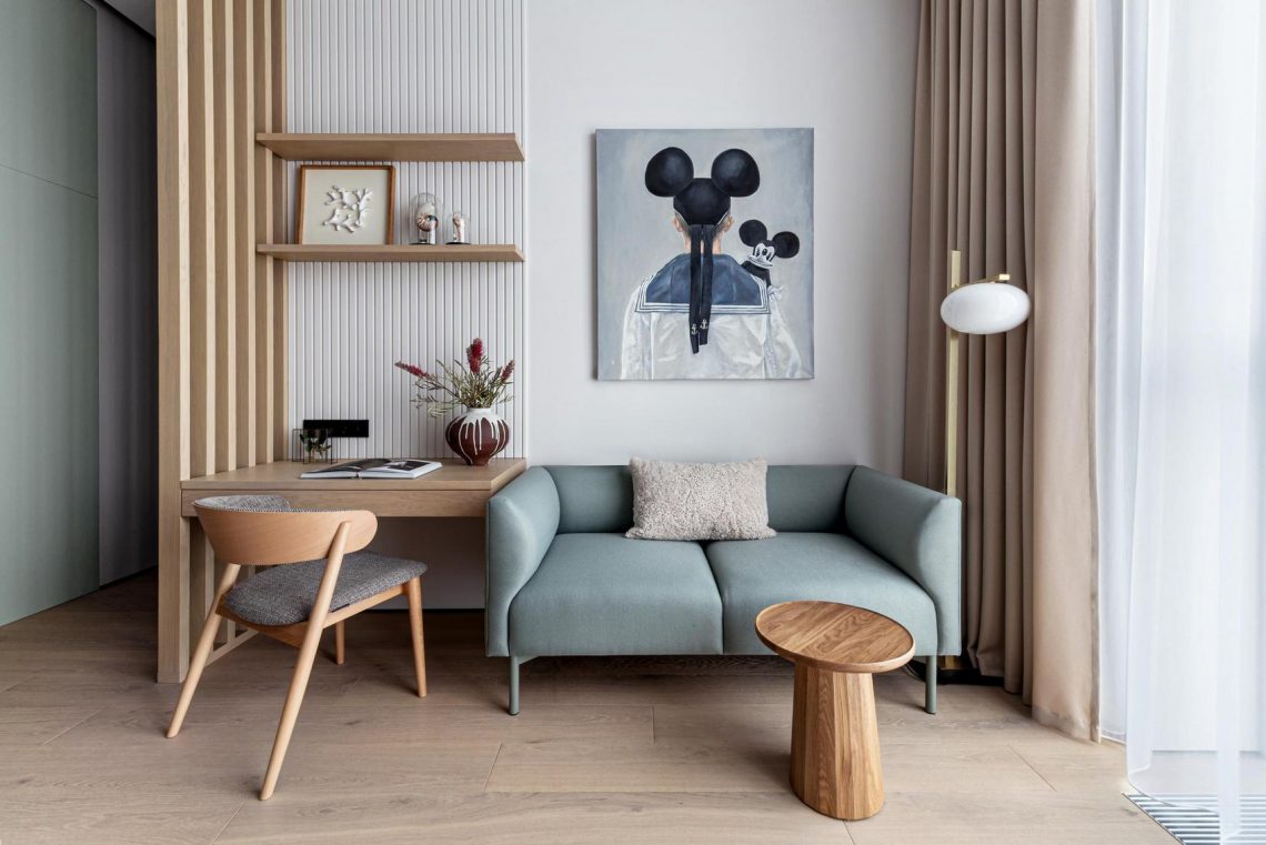 Friss, világos lakás fa és menta színű részletekkel, fiatalok 57m2-es otthona