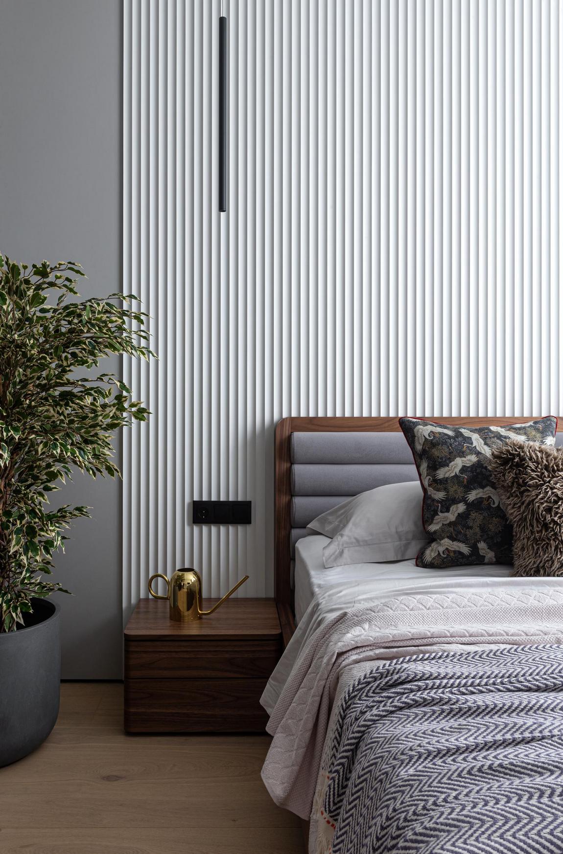 Friss, világos lakás fa és menta színű részletekkel, fiatalok 57m2-es otthona