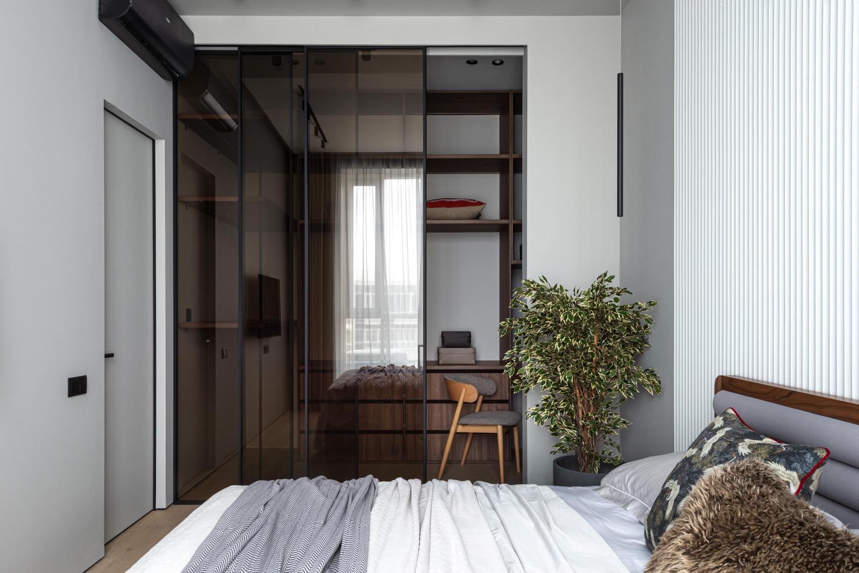 Friss, világos lakás fa és menta színű részletekkel, fiatalok 57m2-es otthona