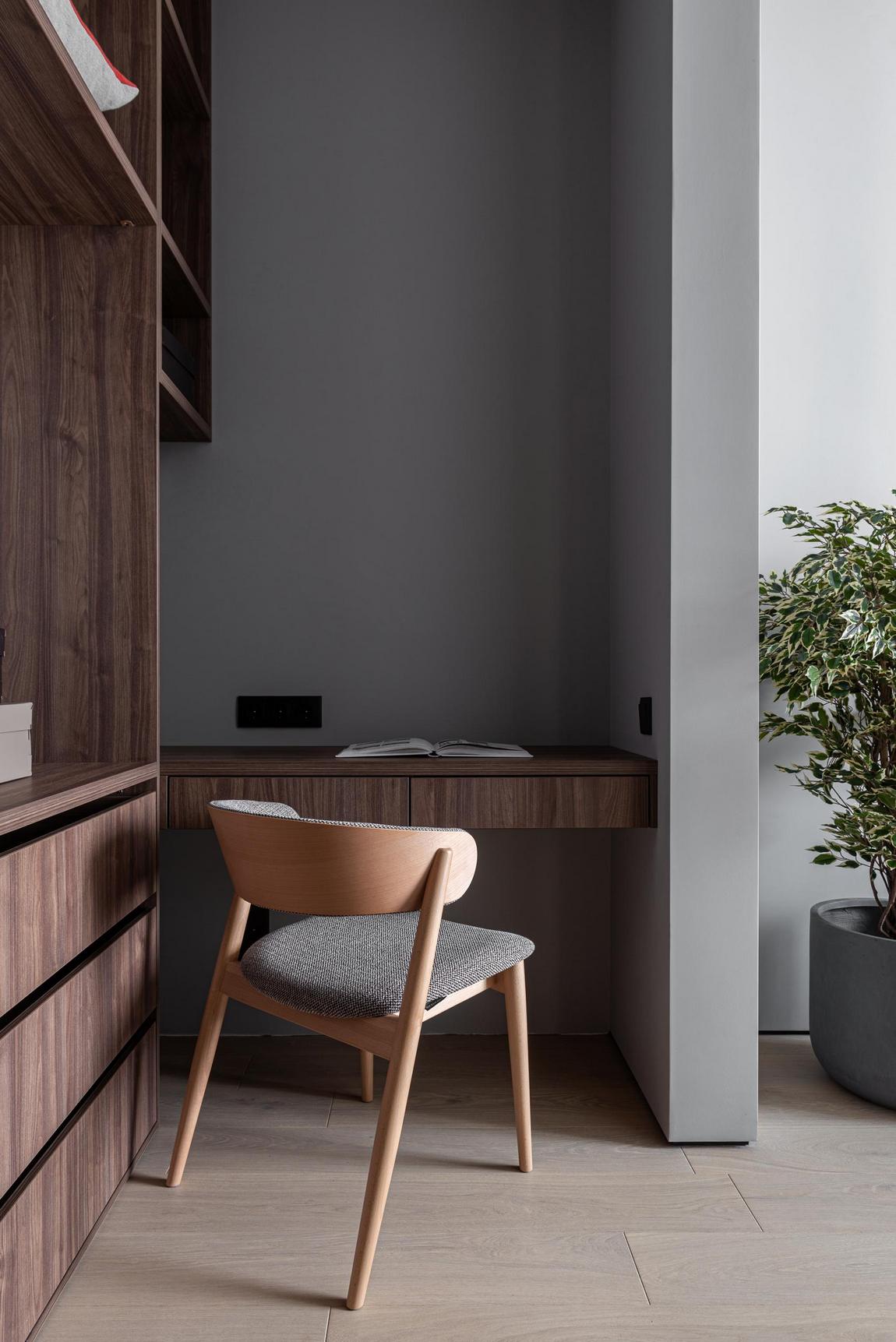 Friss, világos lakás fa és menta színű részletekkel, fiatalok 57m2-es otthona