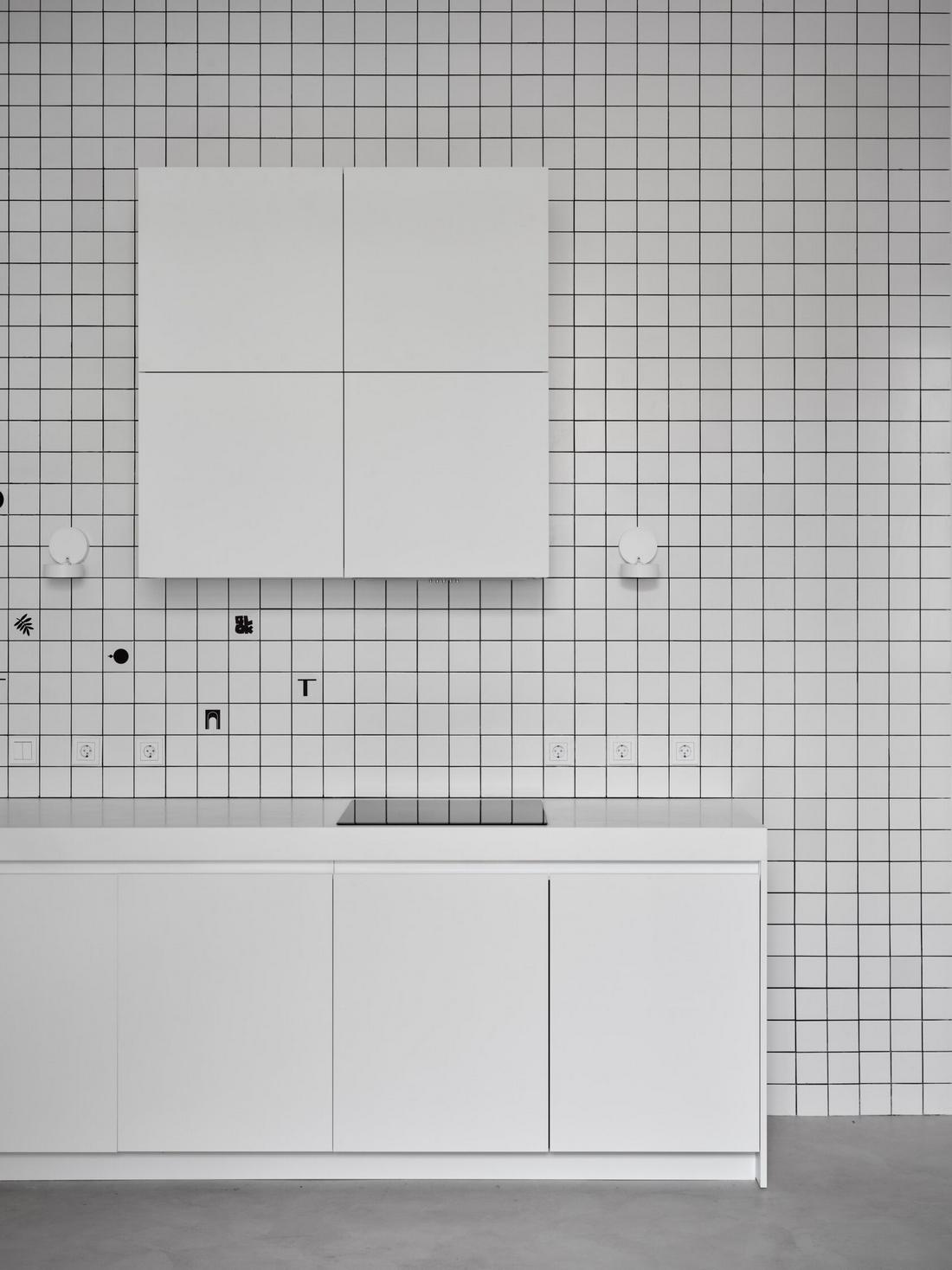 Funkcionalizmus újragondolva: fiatal építész házaspár kísérletező és minimalista otthona Funkcionalizmus újragondolva: fiatal építész házaspár kísérletező és minimalista otthona