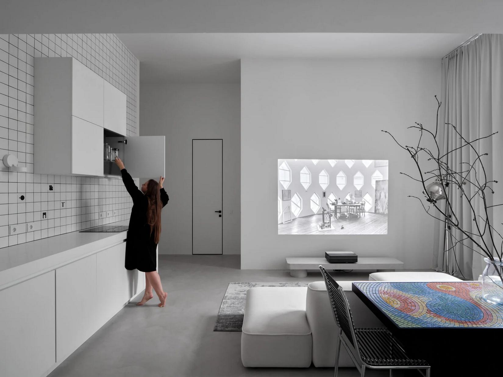 Funkcionalizmus újragondolva: fiatal építész házaspár kísérletező és minimalista otthona Funkcionalizmus újragondolva: fiatal építész házaspár kísérletező és minimalista otthona