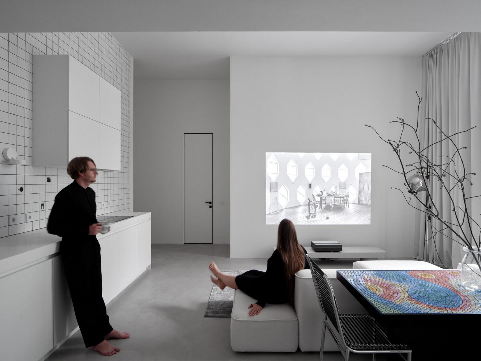 Funkcionalizmus újragondolva: fiatal építész házaspár kísérletező és minimalista otthona Funkcionalizmus újragondolva: fiatal építész házaspár kísérletező és minimalista otthona