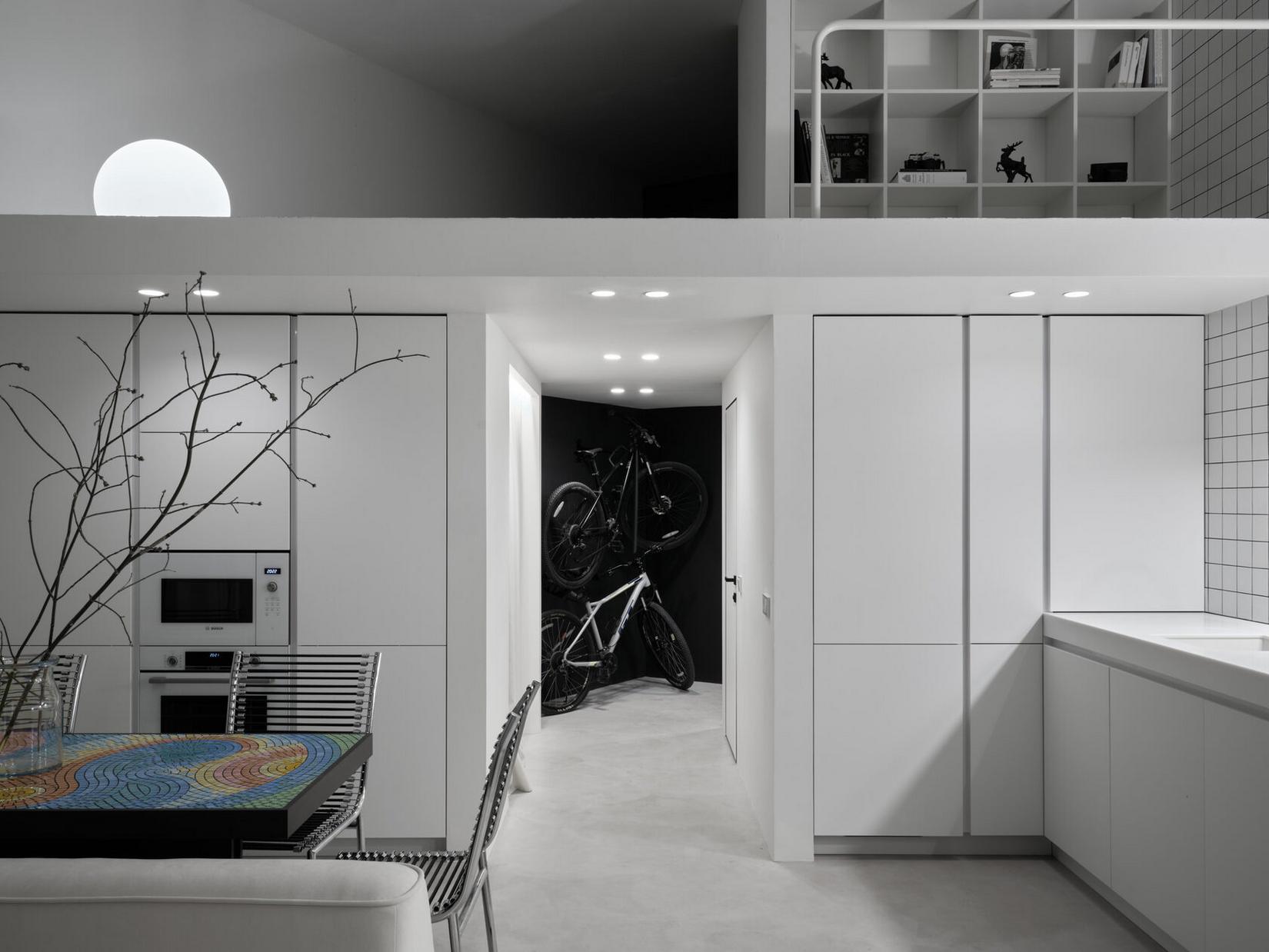 Funkcionalizmus újragondolva: fiatal építész házaspár kísérletező és minimalista otthona Funkcionalizmus újragondolva: fiatal építész házaspár kísérletező és minimalista otthona