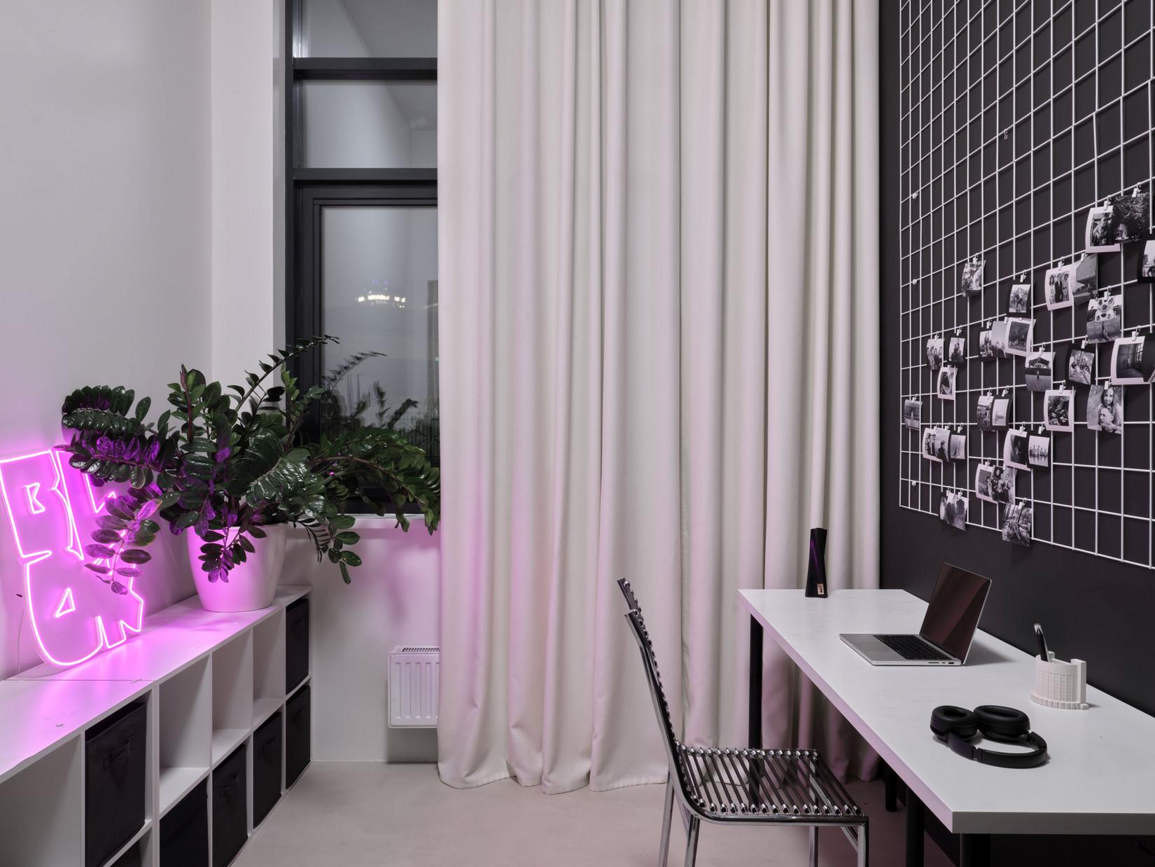 Funkcionalizmus újragondolva: fiatal építész házaspár kísérletező és minimalista otthona Funkcionalizmus újragondolva: fiatal építész házaspár kísérletező és minimalista otthona