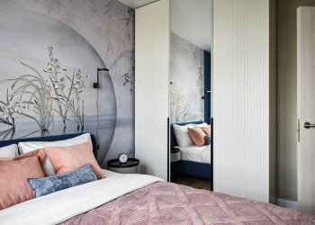 Hálószoba dekoráció stílusos fotótapétával, türkiz konyha - tenger és ég természetes árnyalatai 32m2-en