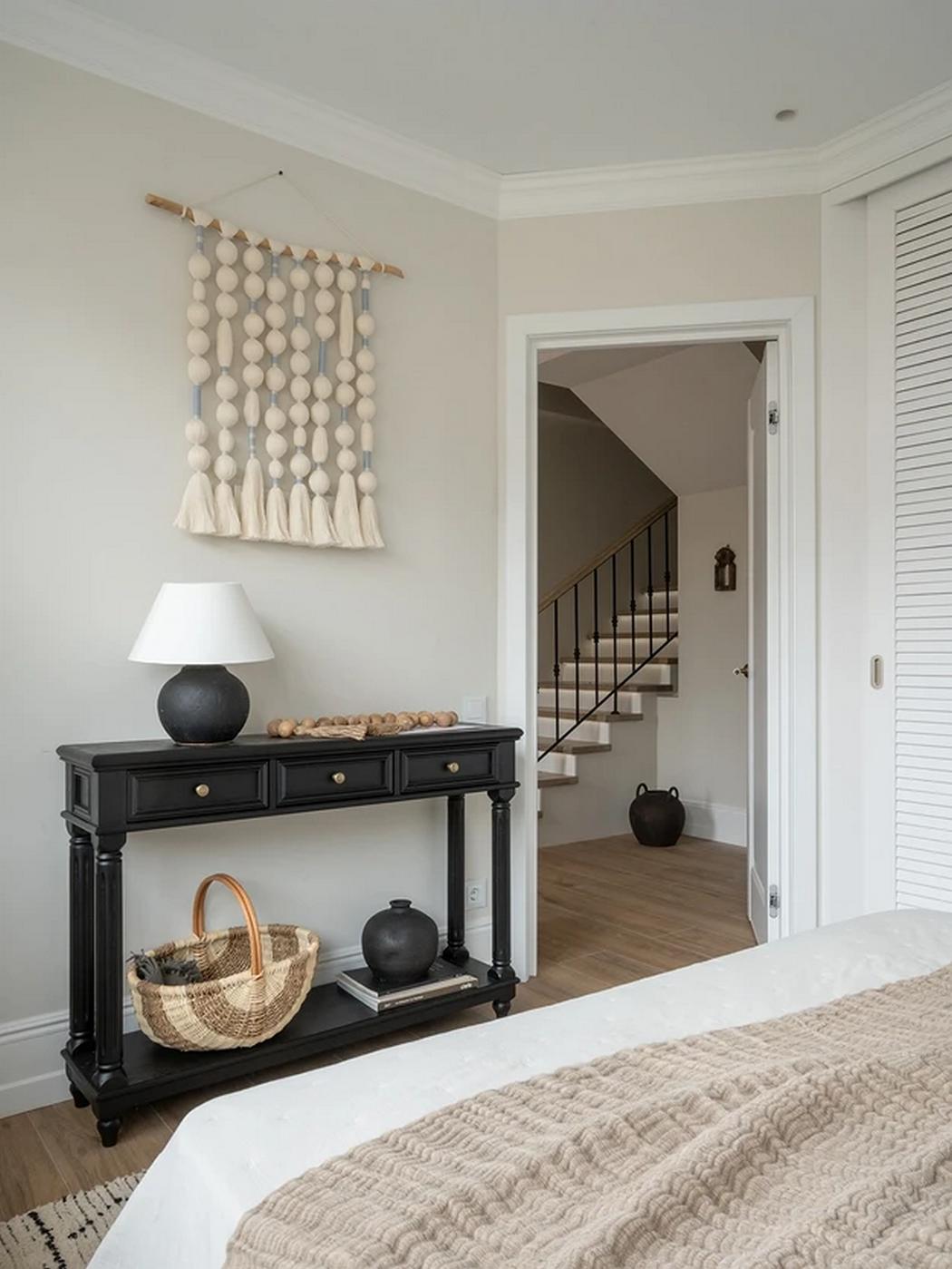 Háromszintes sorház berendezés Mallorca hangulatával, otthonos dekorációval