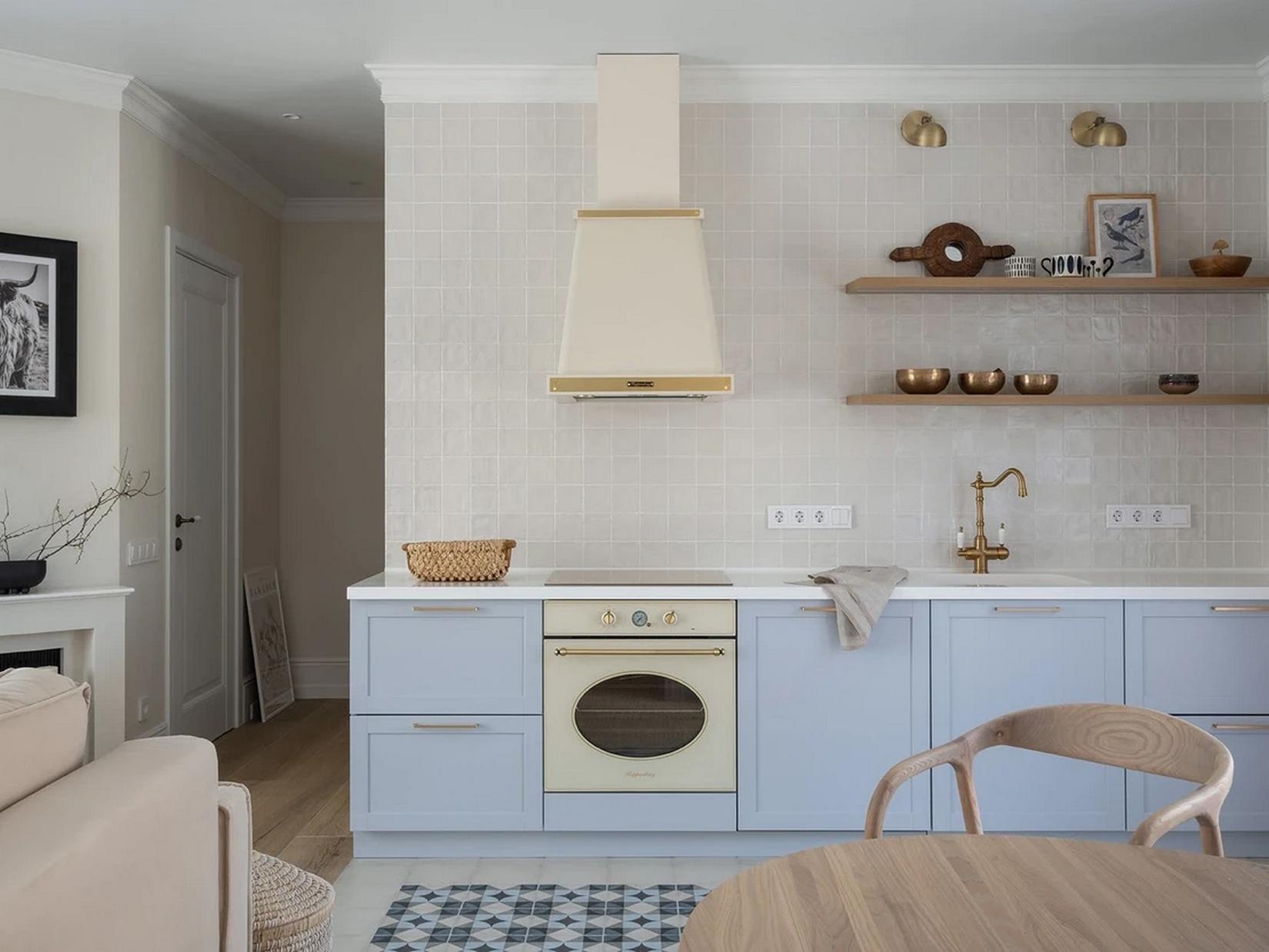 Háromszintes sorház berendezés Mallorca hangulatával, otthonos dekorációval