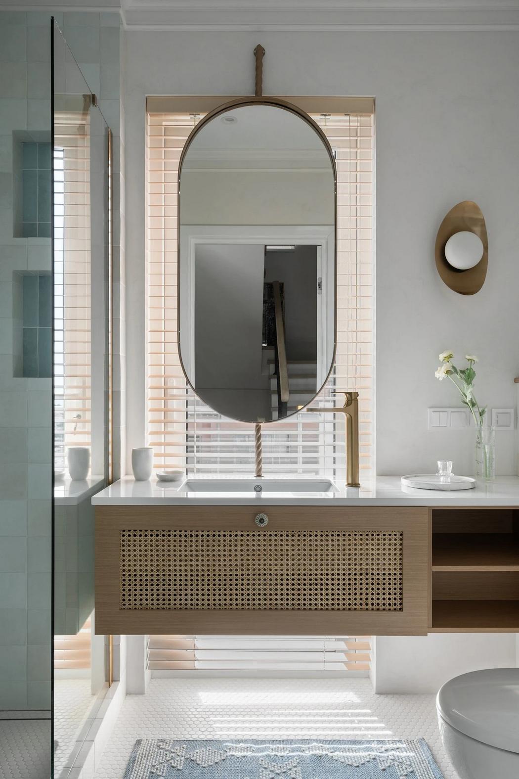 Háromszintes sorház berendezés Mallorca hangulatával, otthonos dekorációval