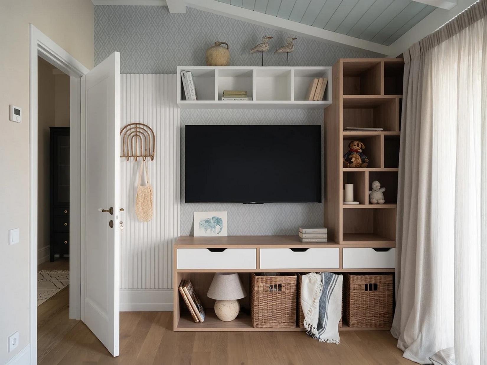 Háromszintes sorház berendezés Mallorca hangulatával, otthonos dekorációval