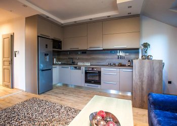 Hogyan változtatja meg egy lakberendező a teret? Koppány Kata ötletei előtte / utána példákkal