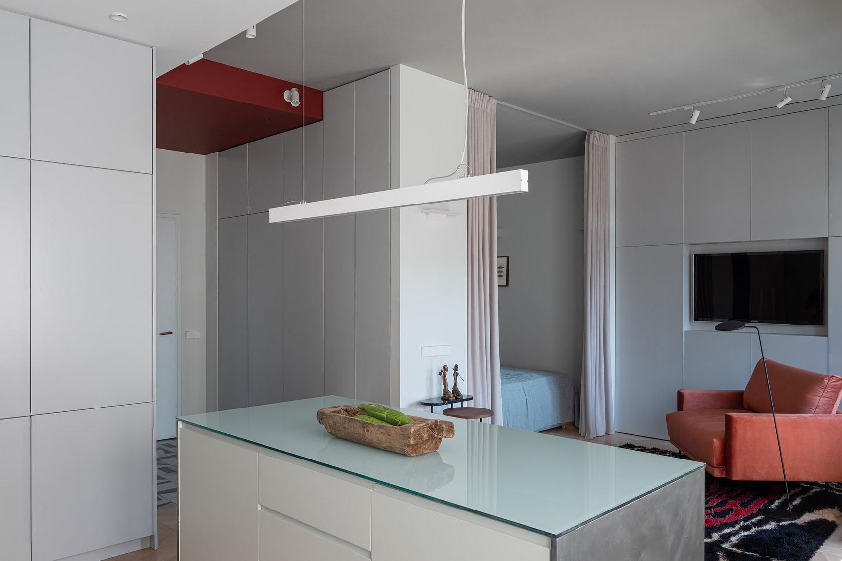 Kis konyhasziget és nyitott, modern, színekkel is díszített tér 40m2-es lakásban Kis konyhasziget és nyitott, modern, színekkel is díszített tér 40m2-es lakásban