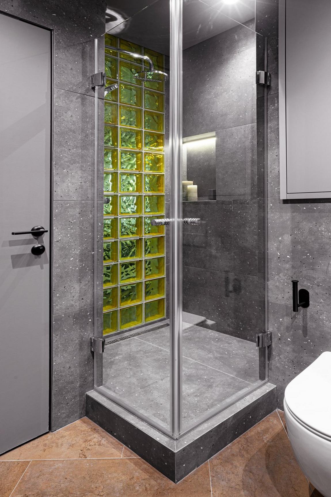 Konyha félsziget lett a lakás központja egy modern, 43m2-es lakásban