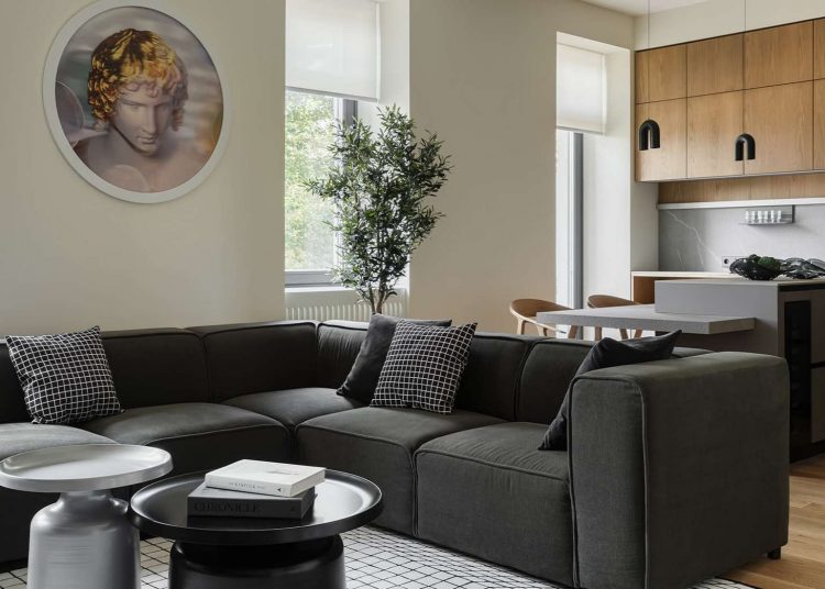 Mancsmosó a két jack russell terriernek, letisztult fa felületek család otthonában