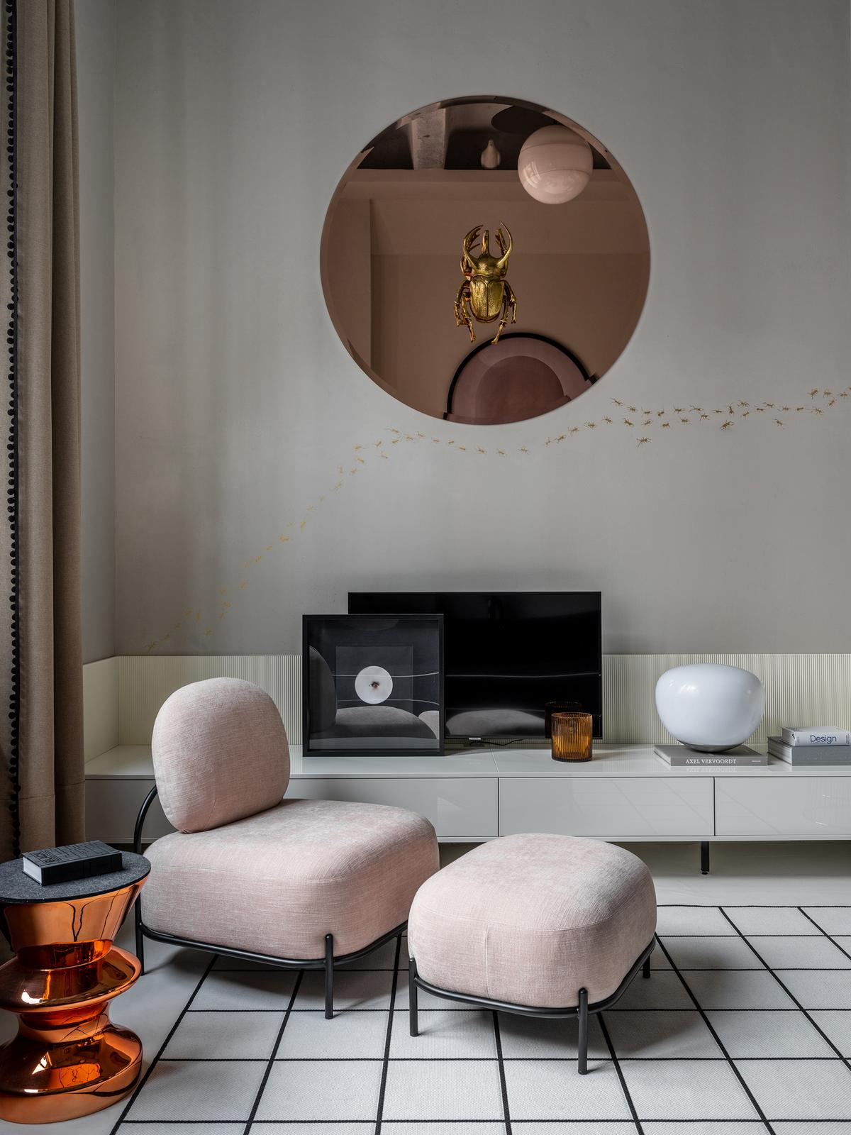 Megduplázták a mini otthon területét egy galériaszinttel - sárgaréz és poros színek Megduplázták a mini otthon területét egy galériaszinttel - sárgaréz és poros színek