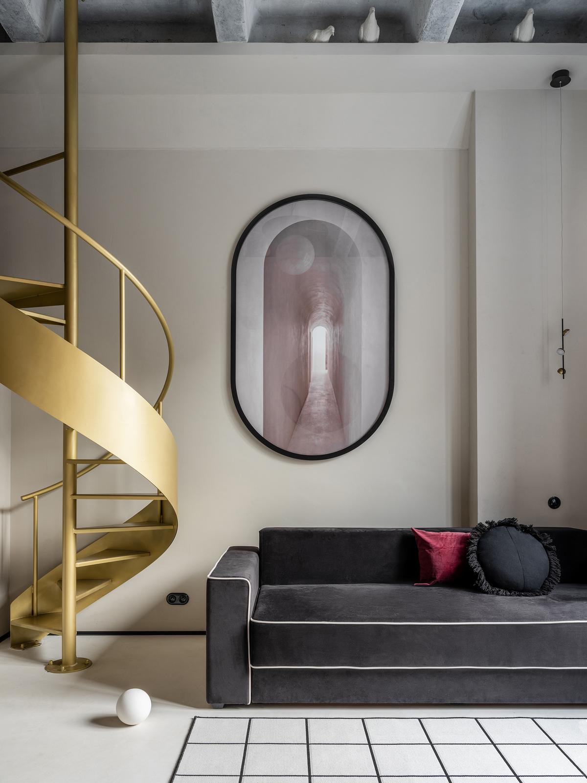 Megduplázták a mini otthon területét egy galériaszinttel - sárgaréz és poros színek Megduplázták a mini otthon területét egy galériaszinttel - sárgaréz és poros színek