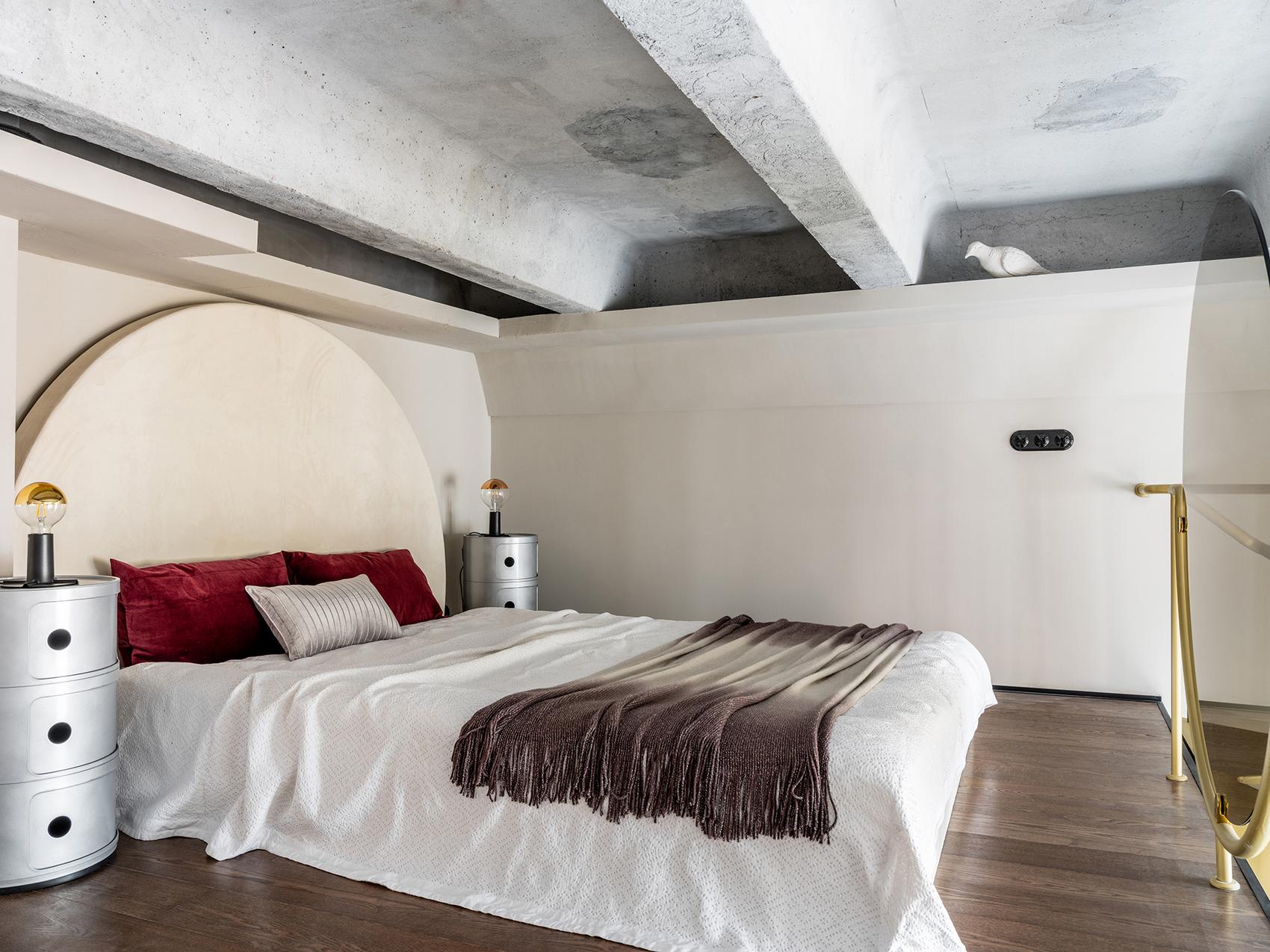 Megduplázták a mini otthon területét egy galériaszinttel - sárgaréz és poros színek Megduplázták a mini otthon területét egy galériaszinttel - sárgaréz és poros színek