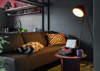 Merész és izgalmas kis otthon különleges, sötét színekkel - fiatal pár 42m2-es lakása