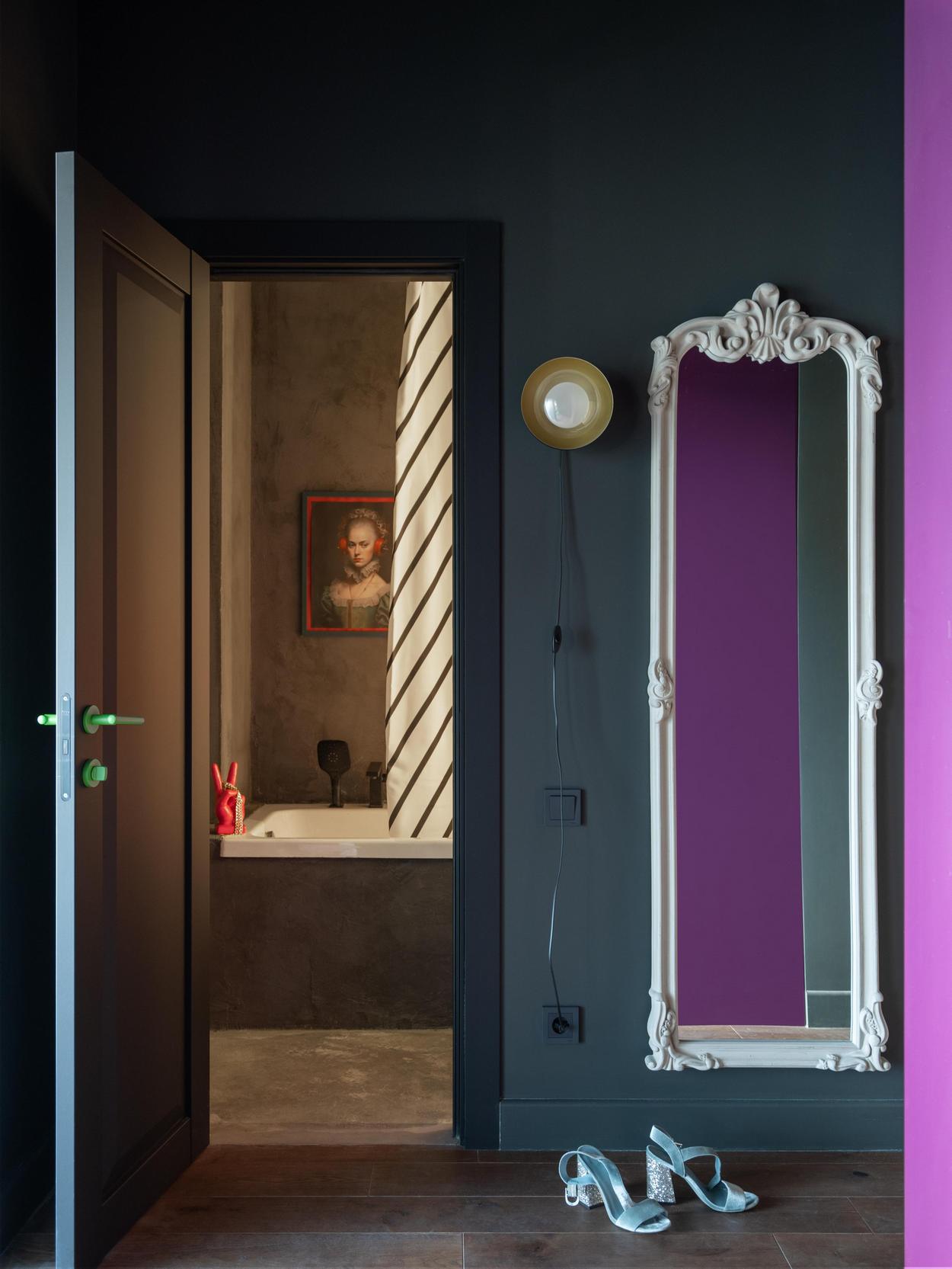 Merész és izgalmas kis otthon különleges, sötét színekkel - fiatal pár 42m2-es lakása